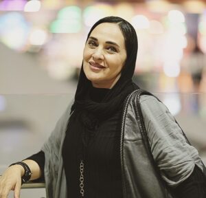 رویا نونهالی با مانتو طوسی