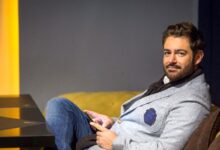 محمدرضا گلزار با کت و شلوار - کرونا محمدرضا گلزار