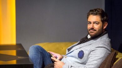 محمدرضا گلزار با کت و شلوار - کرونا محمدرضا گلزار