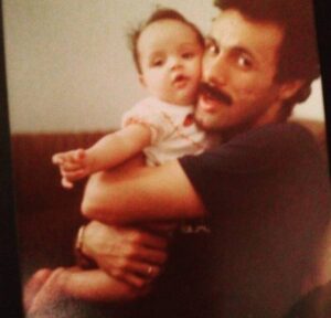 ترانه علیدوستی در آغوش پدرش