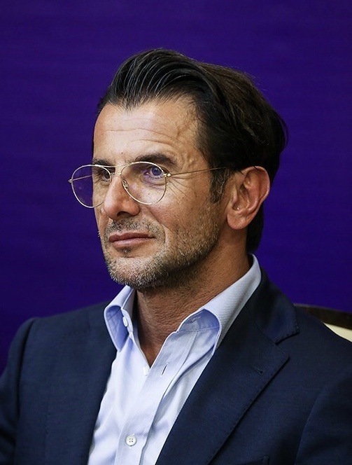 امین حیایی با کت و شلوار - ورزش امین حیایی