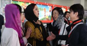 دست ندادن مریلا زارعی با مرد چینی