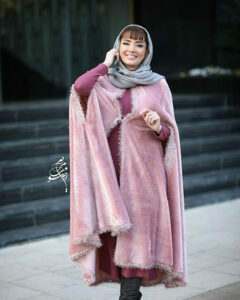 بهنوش طباطبایی با شنل صورتی