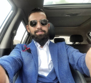 سلفی محسن افشانی در ماشین