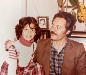 عکس کودکی شبنم مقدمی در کنار پدرش