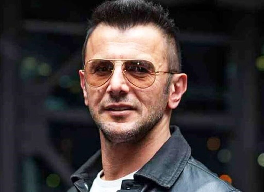 امین حیایی با عینک آفتابی - ورزش امین حیایی