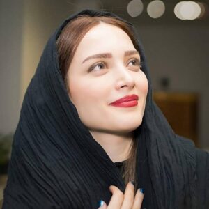 بهنوش طباطبایی با روسری مشکی