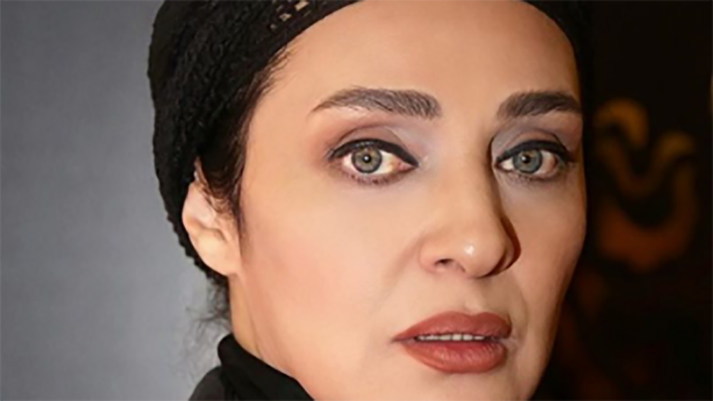 رویا نونهالی با شال مشکی - رنگ چشم رویا نونهالی