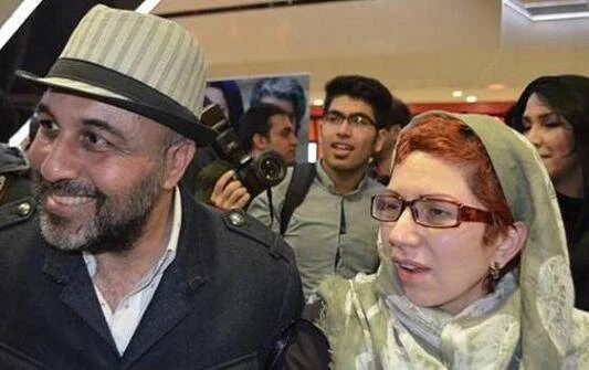 همسر رضا عطاران با عینک