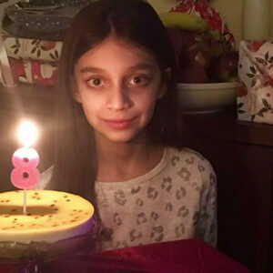 ویوین، خواهر‌ زاده نیکی کریمی