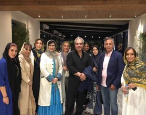 پرستو صالحی در جمع هنرمندان
