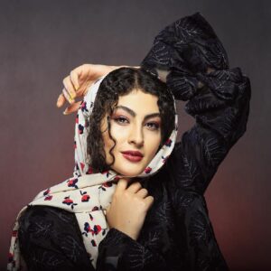 بیوگرافی مریم مومن