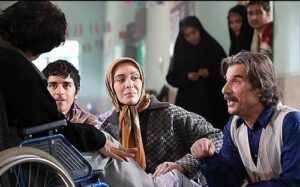 افسانه بایگان در سکانسی از سریال وضعیت سفید