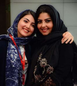 زیبا کرمعلی در کنار مادرش طوبی اهری