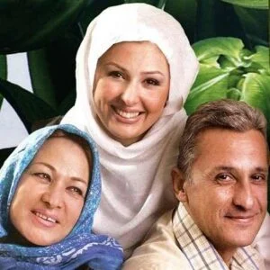 نیوشا ضیغمی قبل از عمل به همراه پدر و مادرش