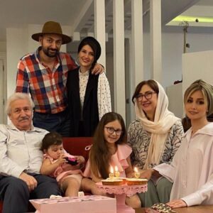 عکسی از خانواده شاهرخ استخری