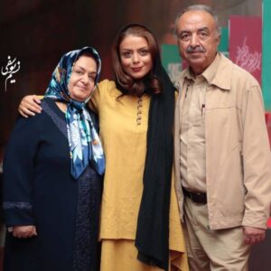 شبنم فرشادجو در کنار پدر و مادرش