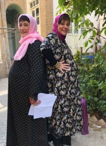 مریم امیرجلالی و شیوا خسرومهردر فیلم گل سرخ