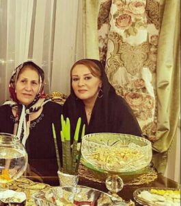 شیوا خسرومهر و مادرش