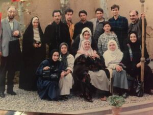 رزیتا غفاری در کنار بازیگران سریال در قلب من