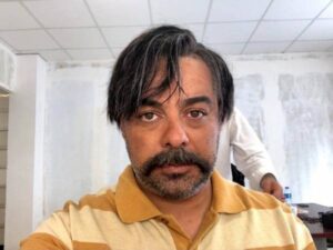 گریم سام قریبیان در فیلم خروج