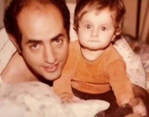 کودکی شقایق دهقان در کنار پدرش