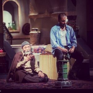 امین زندگانی و استاد علی نصیریان در نمایش تانگوی تخم مرغ داغ