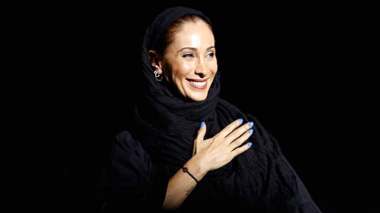 سحر زکریا در بک گراند مشکی