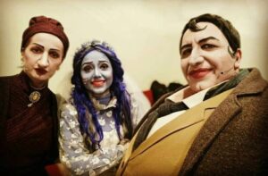 نازنین بیاتی و شقایق دهقان در نمایش عروس مردگان