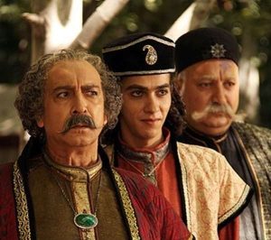 محمود پاک نیت در سریال پشت کوههای بلند