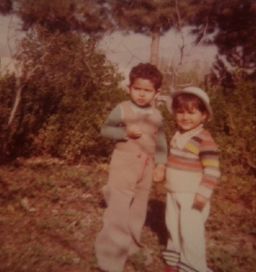 عکی کودکی مهدی امینی خواه(سمت چپ تصویر)