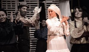 بازی لاله مرزبان در تئاتر