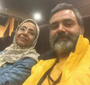 عمار تفتی درکنار مادرش