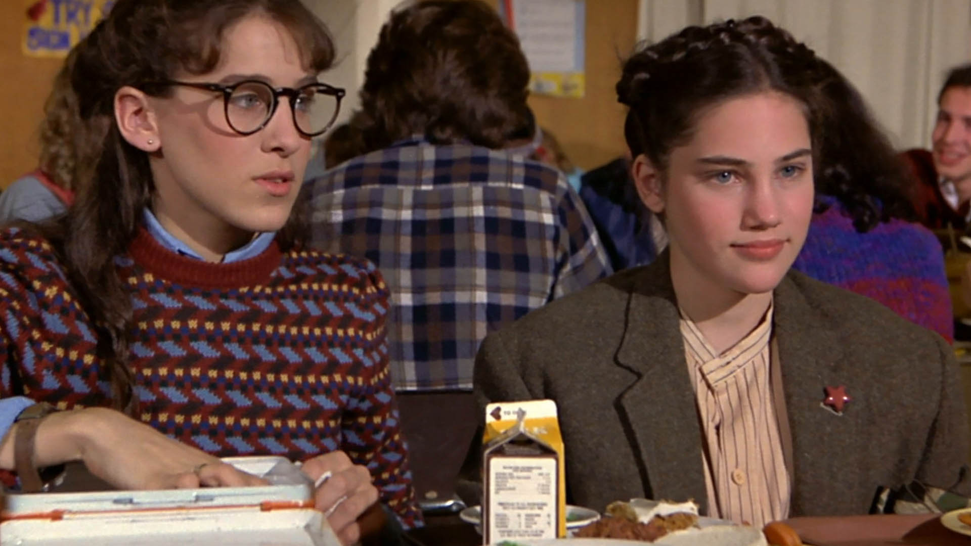 سریال میخ های چهارگوش (Square Pegs)