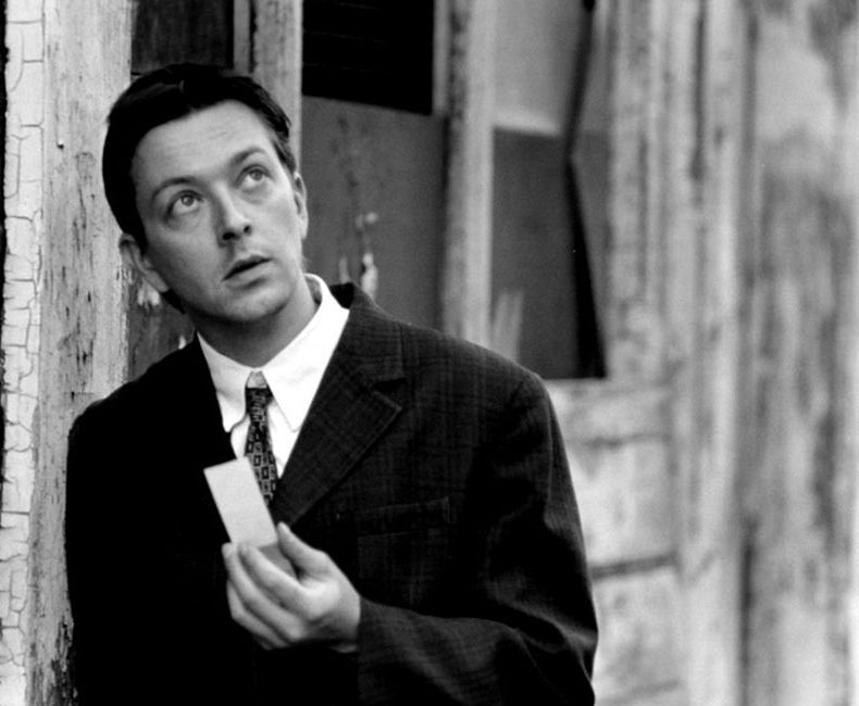 فیلم تعقیب یا Following محصول ۱۹۹۸