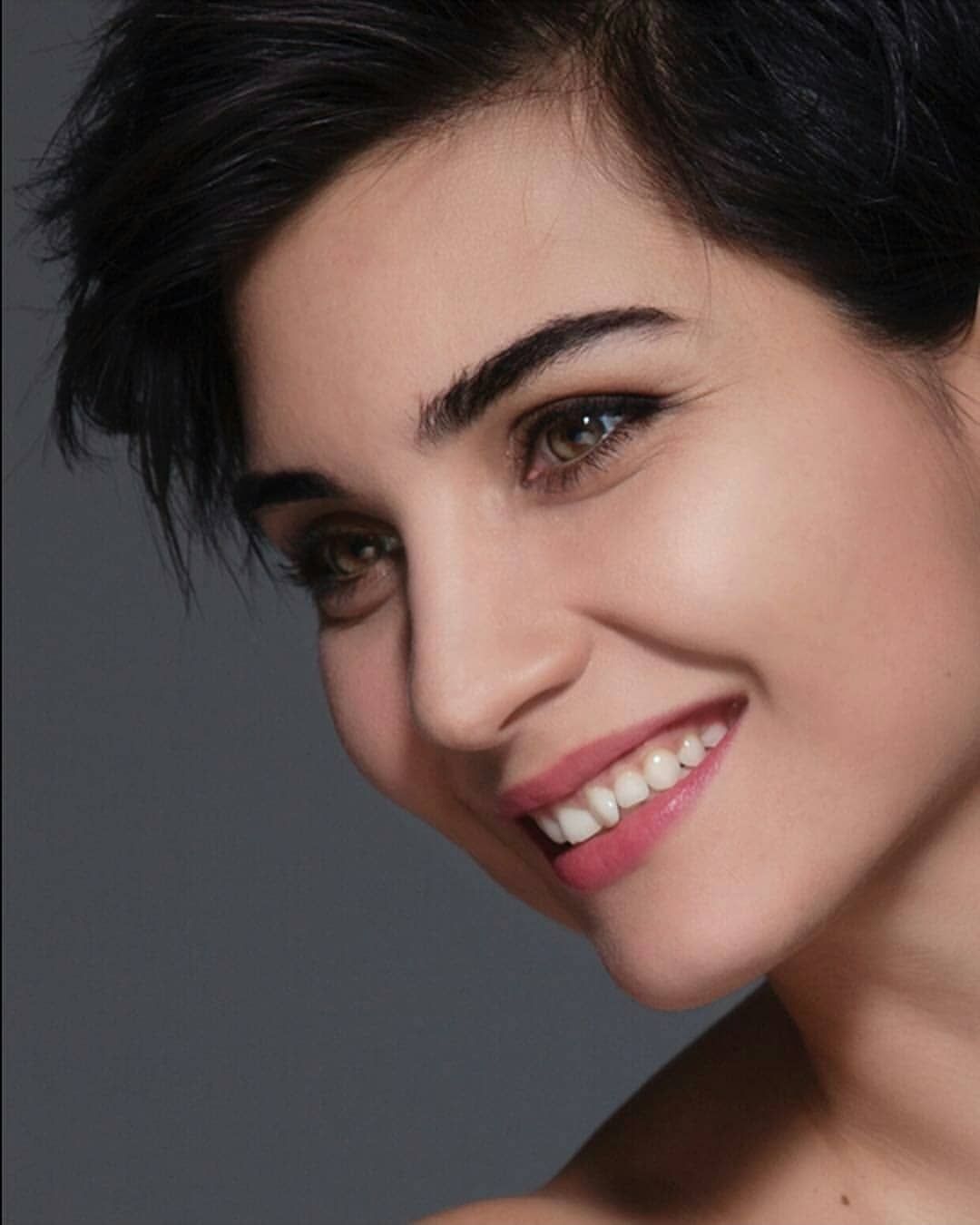 طوبا بویوک اوستون زیباترین زنان جهان