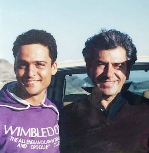 حسین یاری در پشت صحنه فیلم گریز 1371