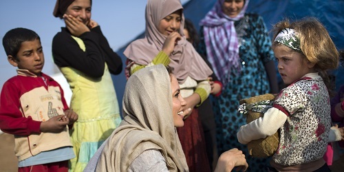 آنجلینا جولی در میان پناهندگان