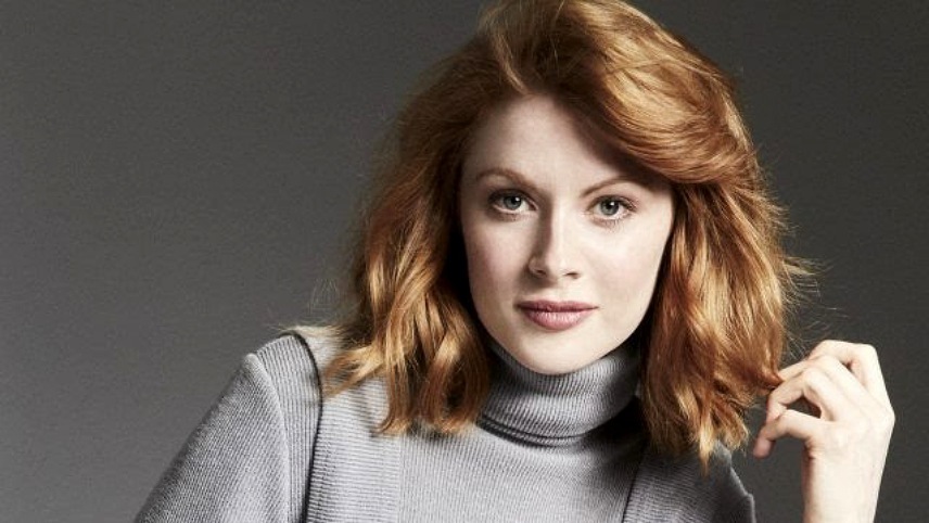 امیلی بیچام در نقش مائورا فرانکلین / سینگلتون