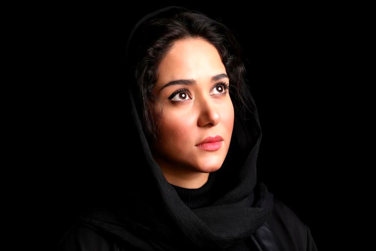 قرار پریناز ایزدیار و بازیگر مشهور