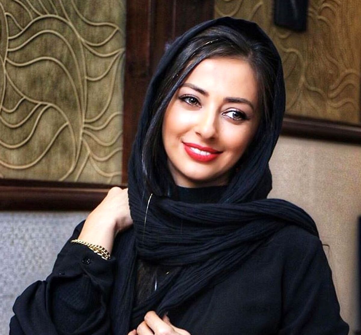 نفیسه روشن با لباس جنوبی