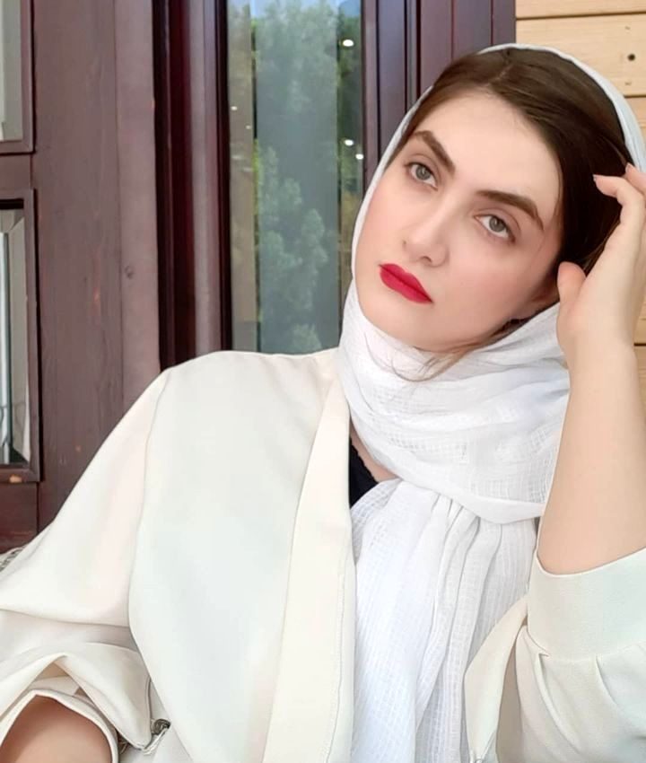 تیپ جنجالی الناز ملک در اروپا