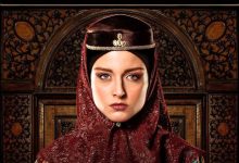 سارا گرجی با این لباسها در مترو چه میکند ؟