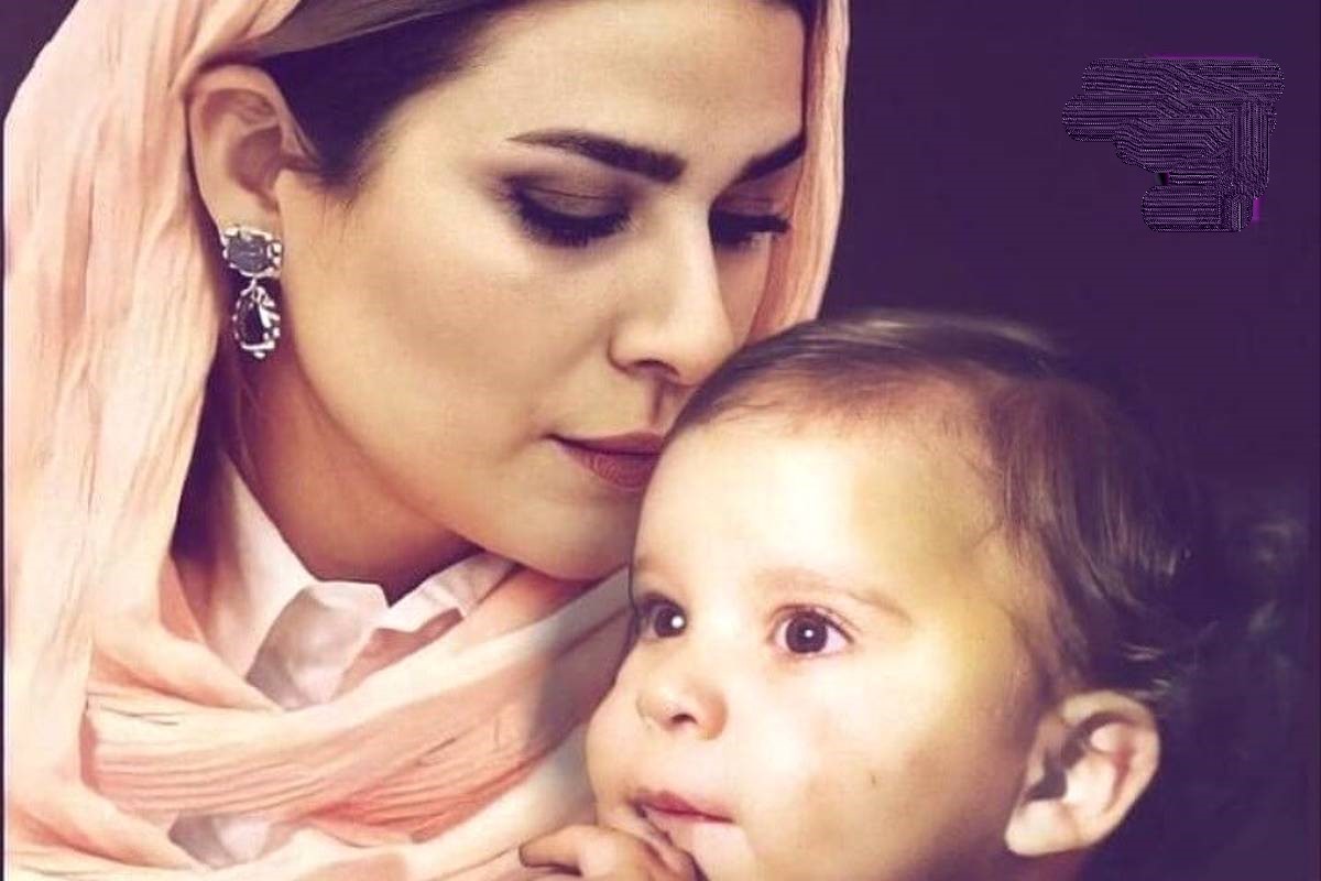 آیا این کودک فرزند سحر دولتشاهی و همایون شجریان است ؟