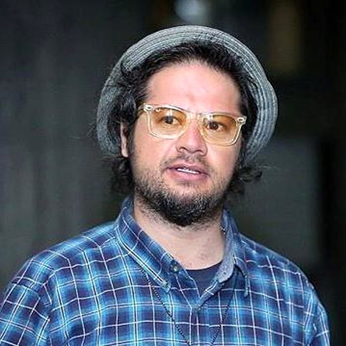 عکسی دیده نشده از علی صادقی و خانواده طنزش