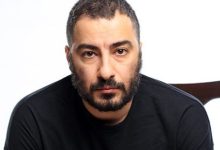 نوید محمدزاده با تیپ عجیب در یک مراسم