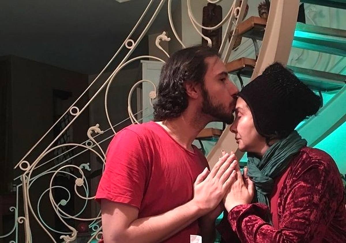 بوسه کتایون ریاحی با این پسر جوان دردسرساز شد