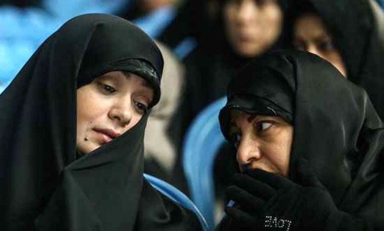 الهام چرخنده در آغوش مادر شوهر عراقی اش