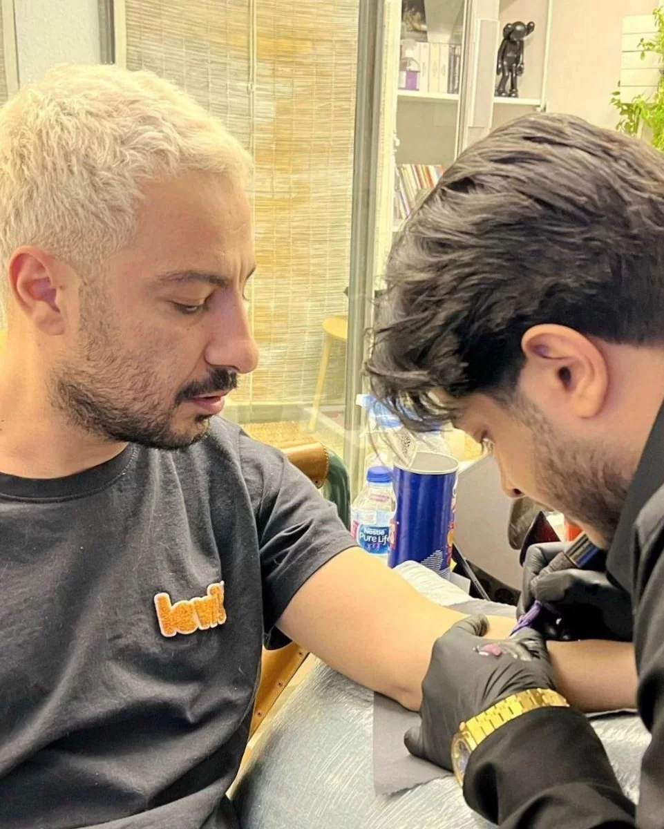 ببینید نوید محمدزاده موهاشو چه رنگی کرده