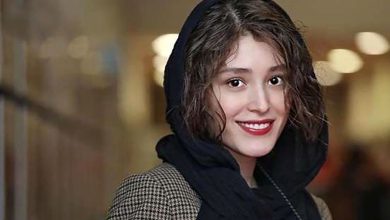 عکس لو رفته از فرشته حسینی و خواهرش در یک کافه